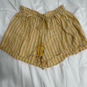 american eagle yellow flowy shorts